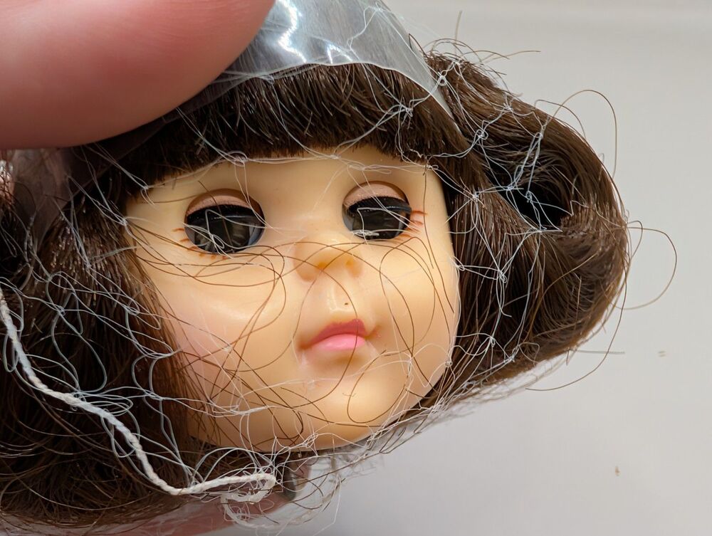Vouge Ginny Vintage Doll Head With Dark Hair - Picture 4 of 4